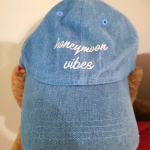 'Honeymoon vibes' hat